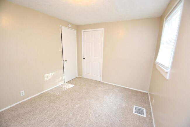 Building Photo - South Bend home for rent