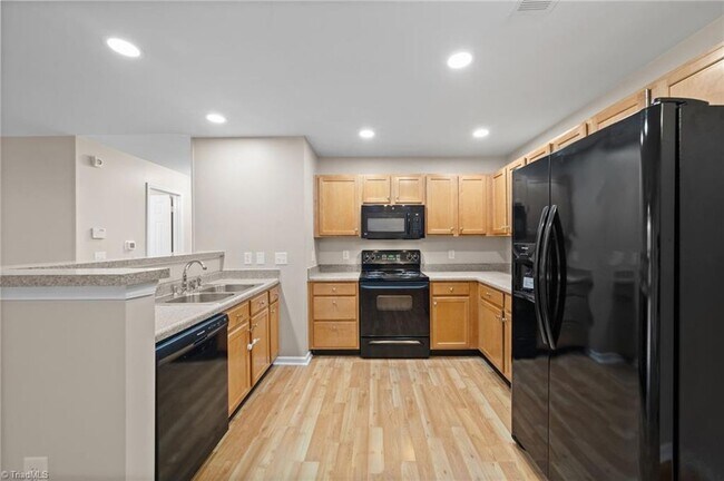 Building Photo - 3712 Cotswold Ave