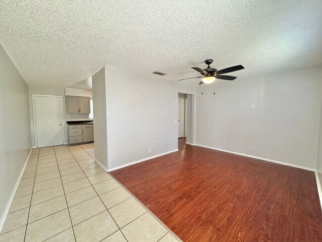 Building Photo - 5665 Struthers Ct