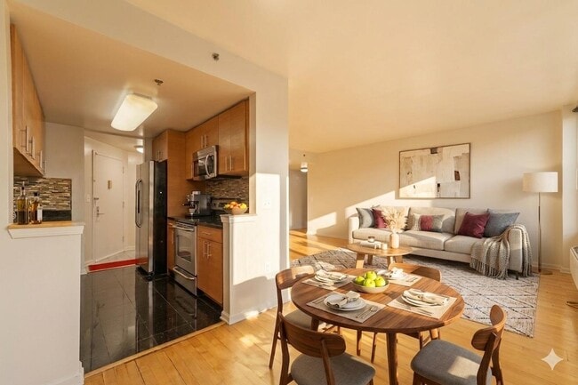 Building Photo - 102 Christopher Columbus Dr