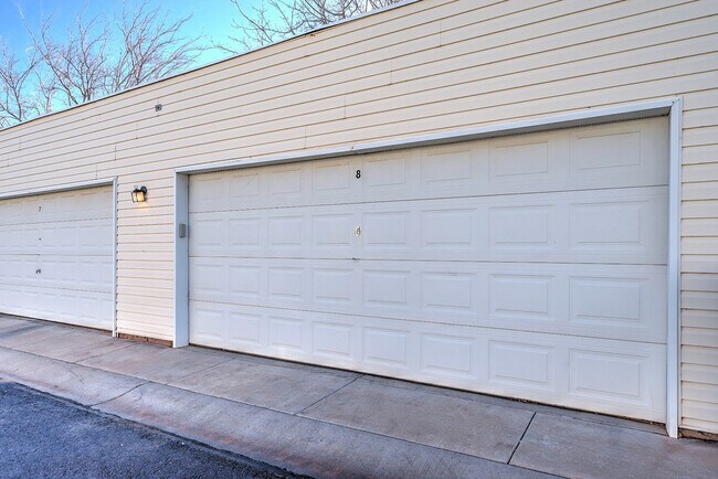 Building Photo - Utilities Included! Beautiful 2 Bedroom Townhome in Ivins