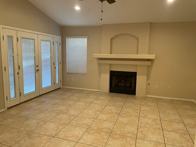 Building Photo - Prime Tempe Location!