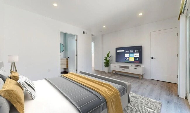Building Photo - FOR RENT $4200, 4BED 3BATH,Downtown LA
