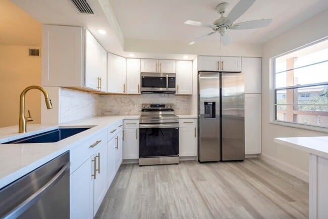 Building Photo - 2303 Lucaya Ln