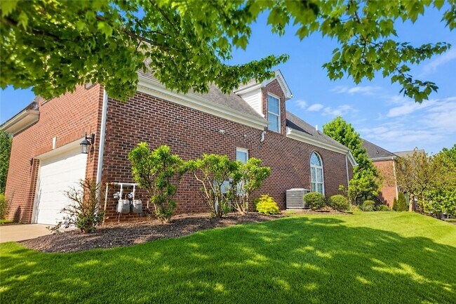 Building Photo - 819 Strasburg Dr