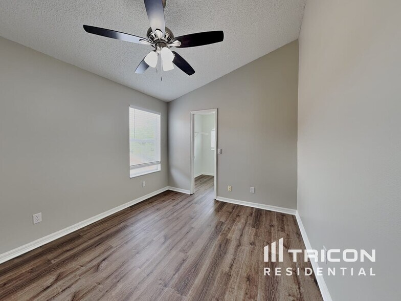 Building Photo - 2802 River Ridge Dr