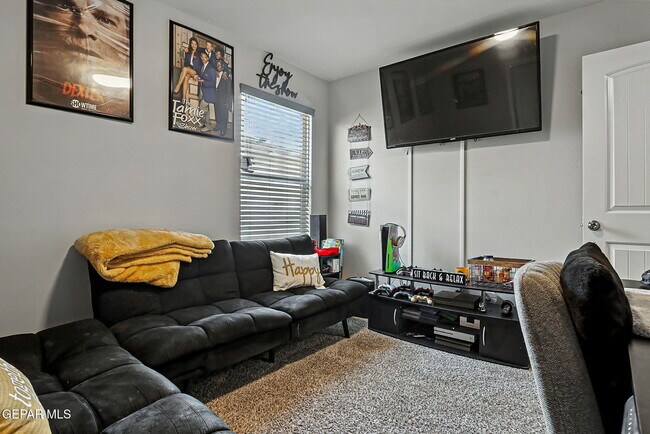 Building Photo - 404 Villa Ysleta