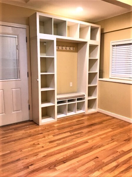 Building Photo - Updated Broadmoor Home!!