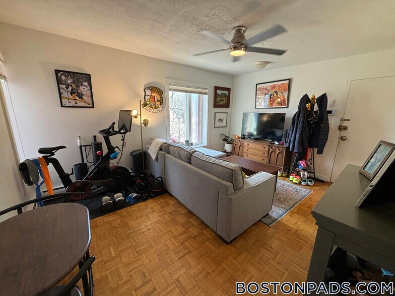 Building Photo - 524 Putnam Ave