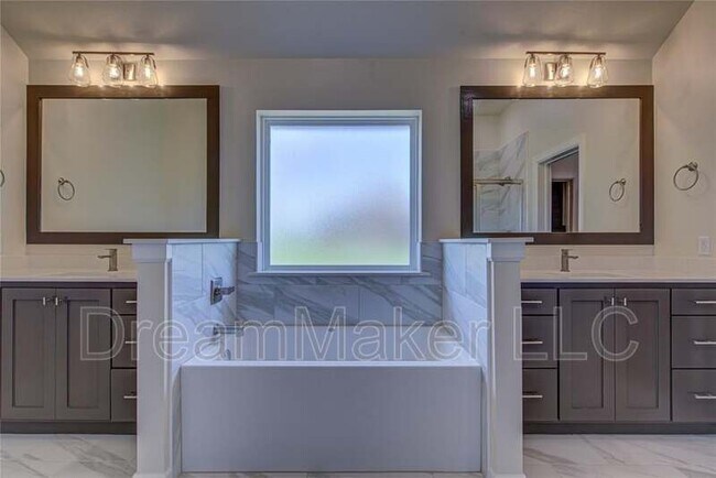 Building Photo - 207 Hope Ave