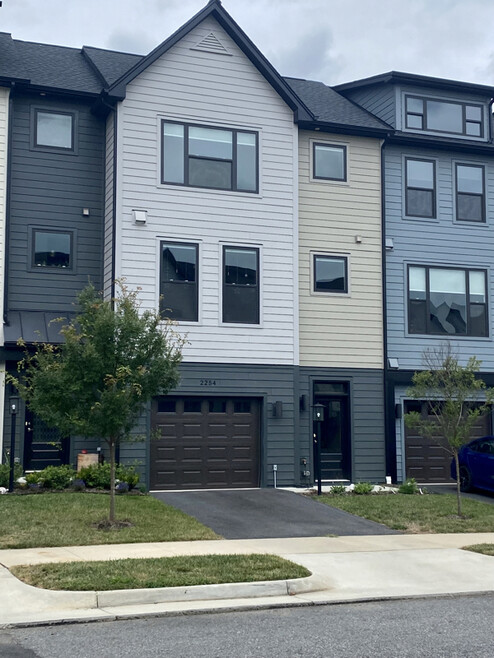 Building Photo - 2254 Fowler Cir