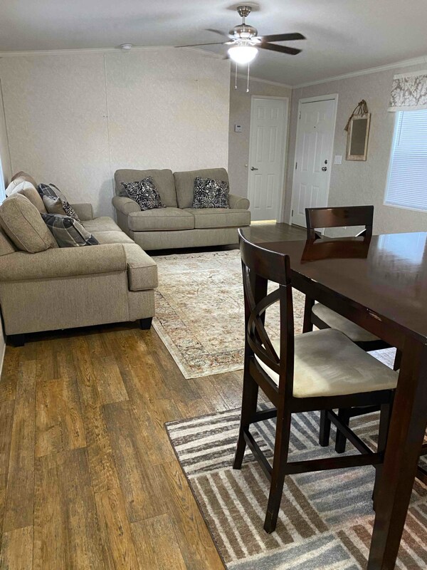 Building Photo - 9514 Chris St