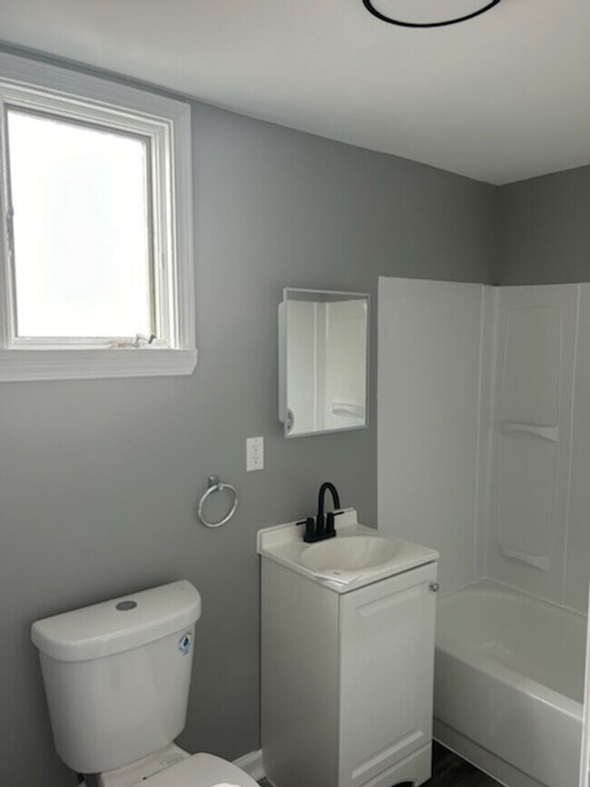 Building Photo - Fully Rehabbed 4 bedroom home for rent