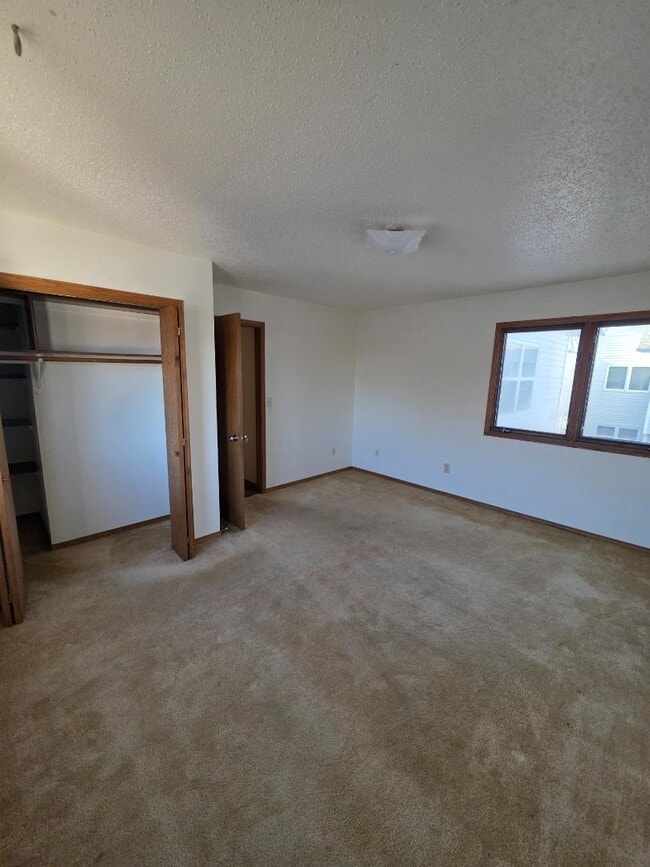 Building Photo - 2948 Warwick Lp