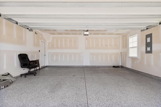 Building Photo - 2053 Ainsley Dr