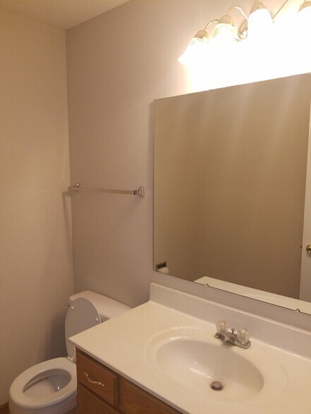 Building Photo - 7673 Stonebridge Golf Dr