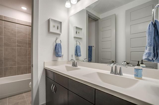 Building Photo - 4913 Hidden Grove Dr