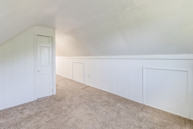 Building Photo - Available August  2026 - Great 3 Bedroom Mt. Washington Home w/ Spacious Open-Living!