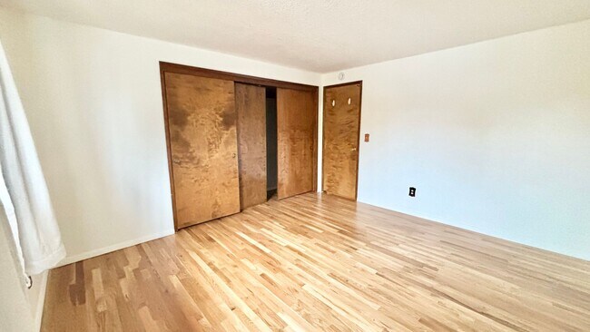 Building Photo - Now Offering Half Month Free! Charming 2BD...