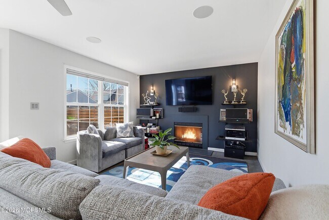 Building Photo - 619 Woodland Ave