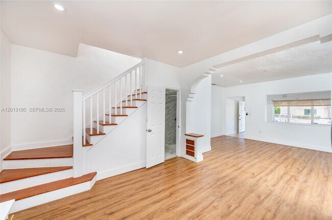 Building Photo - 2368 SW 26th St