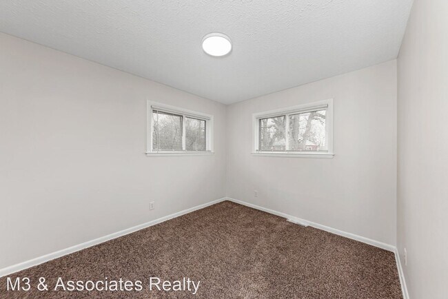 Building Photo - 3 br, 1 bath House - 1272 Zettler Road