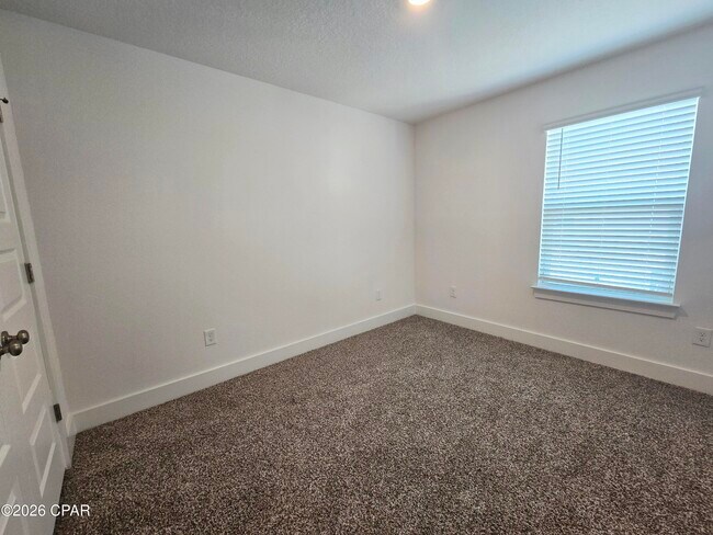 Building Photo - 396 Salt Creek Lane