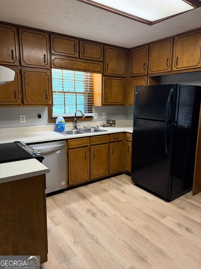 Building Photo - 8282 Dawn Dr