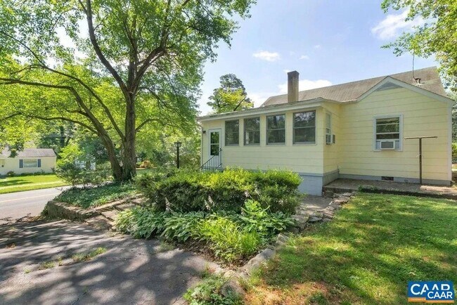Building Photo - 1601 Del Mar Dr