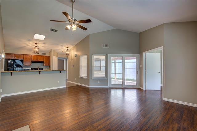 Building Photo - 5519 Bainbridge Dr