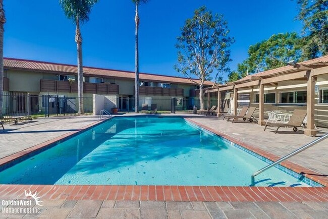 Building Photo - Newly Remodeled 2Bdm 1Ba Condo Located in Oceanside!