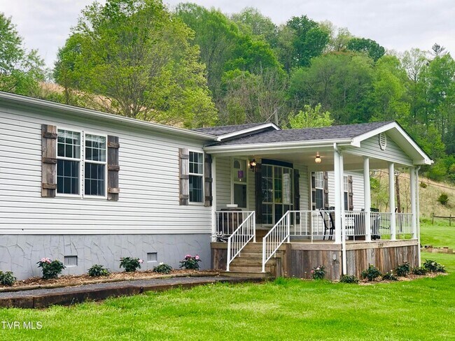 Building Photo - 21570 Alvarado Rd