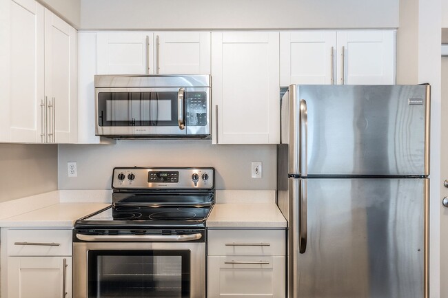 Interior Photo - 1800 Eastlake Apts (Scenic)