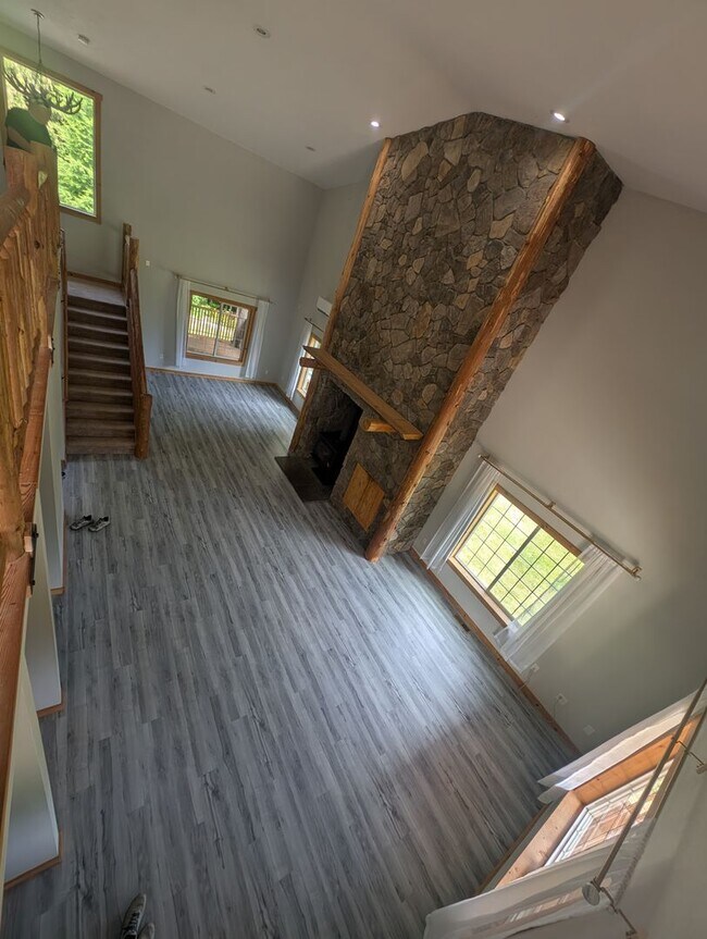 Building Photo - Spacious 4BR Home Near Sacheen & Davis Lake