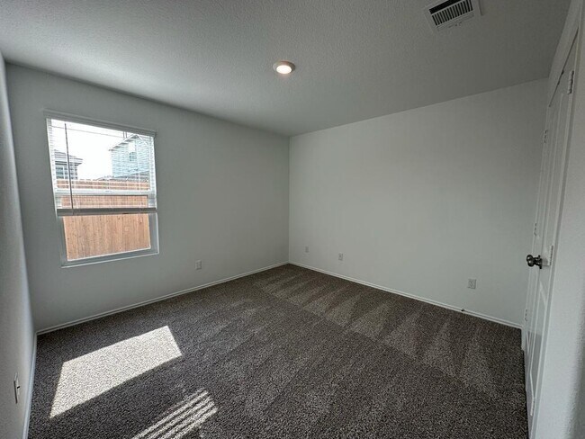 Building Photo - 144 Sky Meadows Cir