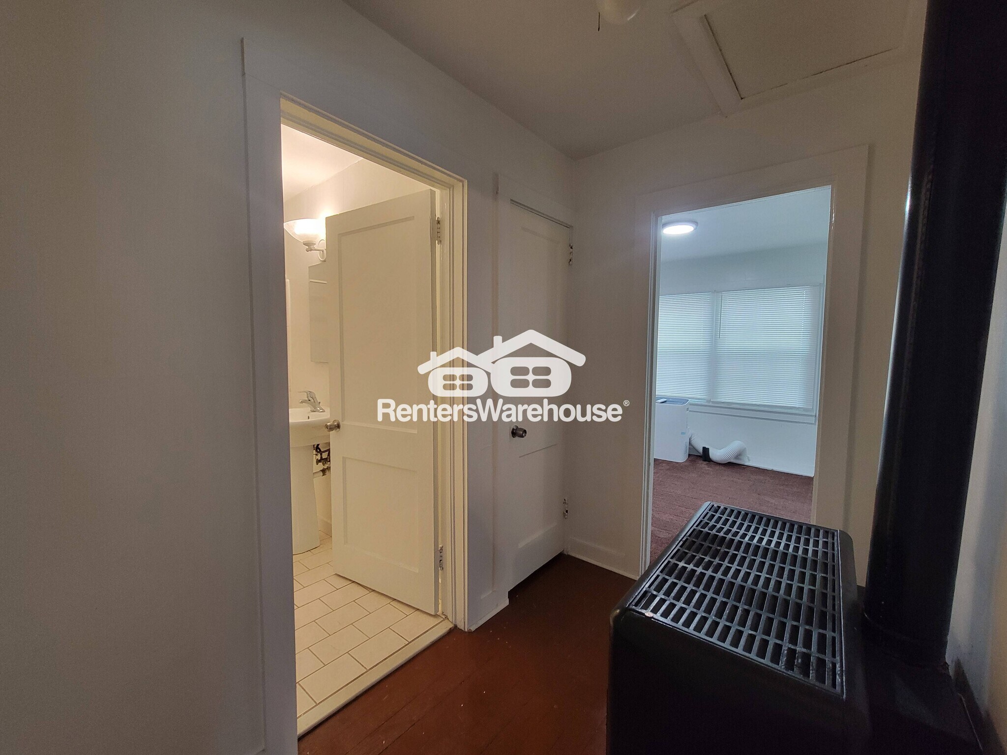 Building Photo - 1056 Regent St SW