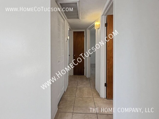 Building Photo - 1319 E Louisiana Dr