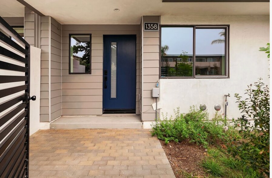 Building Photo - 1358 N Fairfax Ave