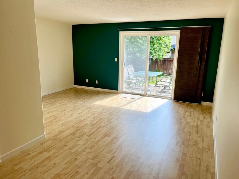 Building Photo - 1582 Fetters Loop