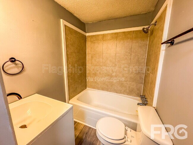 Building Photo - 600 Howell St