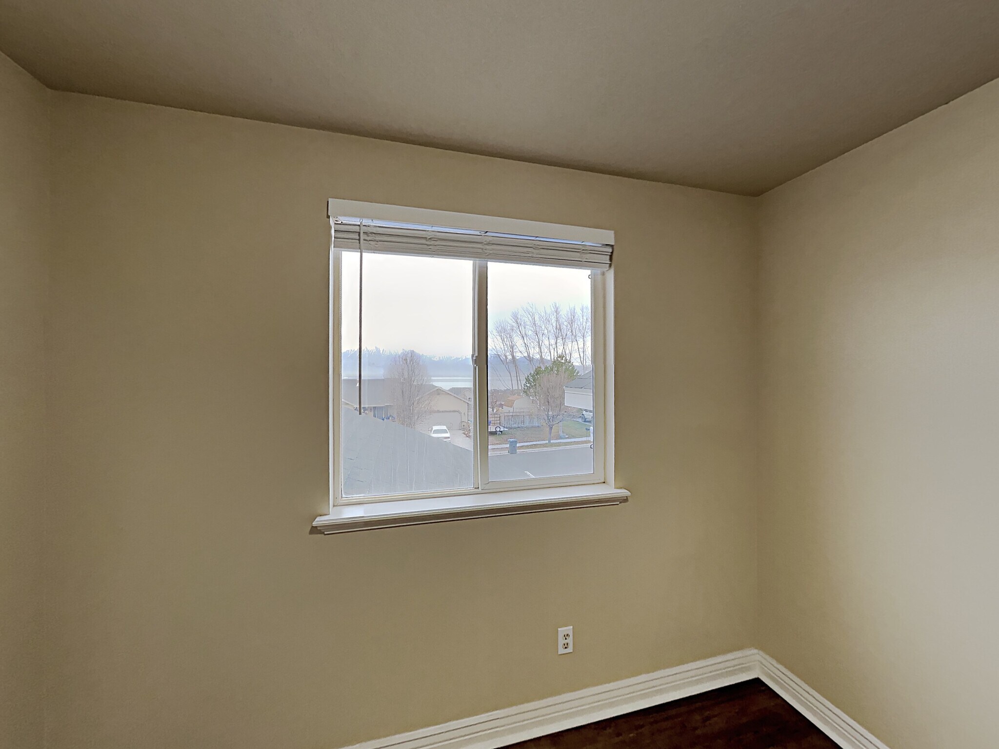 Building Photo - 3721 Lake Vista Dr