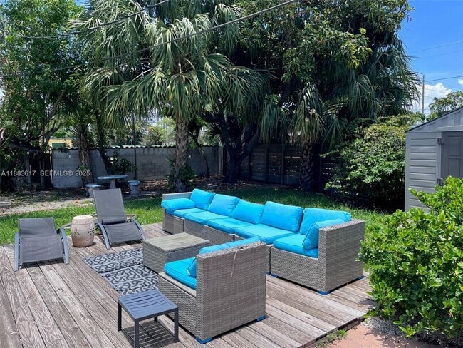 Building Photo - 1345 NE 14th Ave