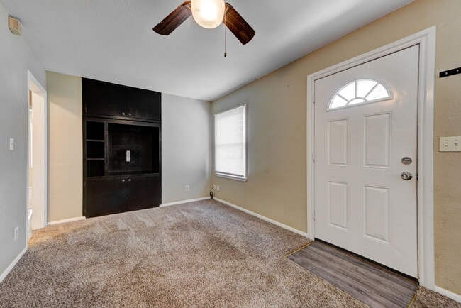 Building Photo - 1227 Iowa St