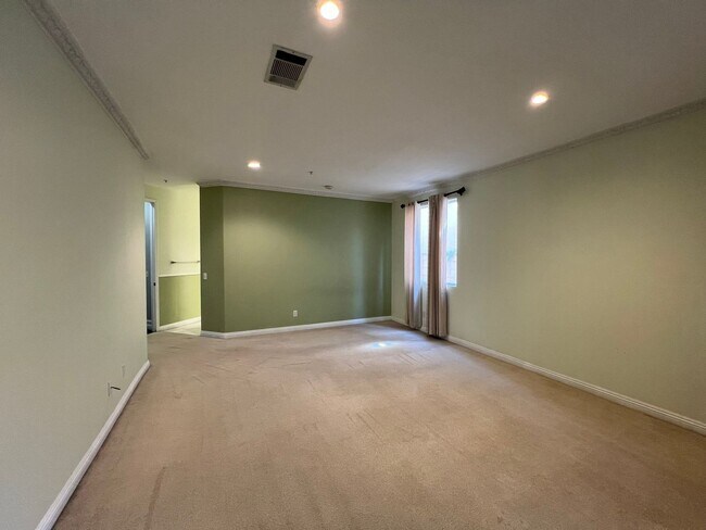 Building Photo - 13539 Whipple St