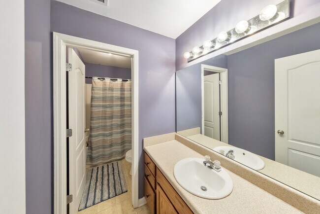 Building Photo - 179 Holbrook Dr