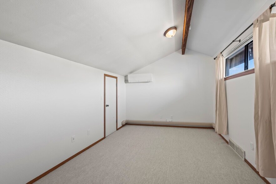 Building Photo - 501 Manhattan Dr
