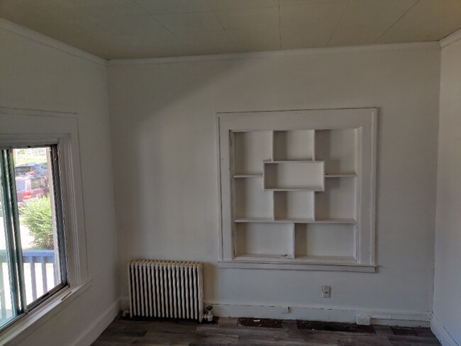 Building Photo - 90 Oak St