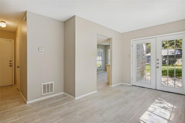 Building Photo - 9414 Crystal Cove Cir