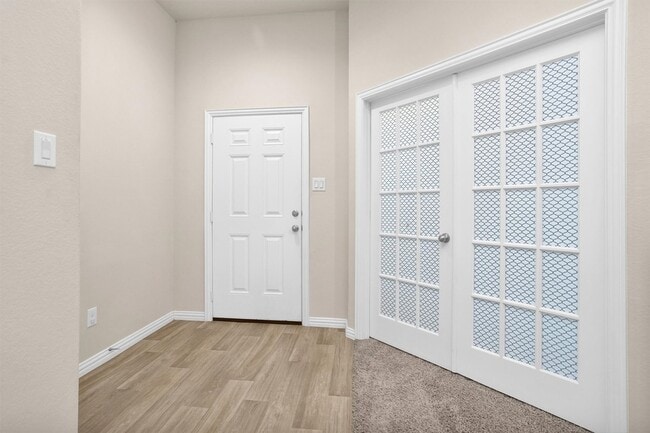 Building Photo - 223 Shoreview Dr