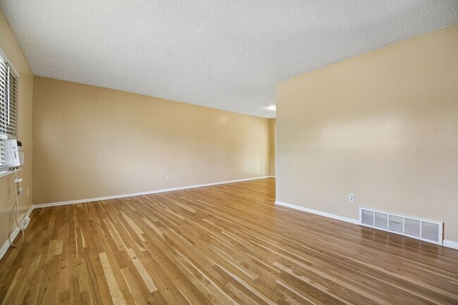 Building Photo - 1265 Granby St